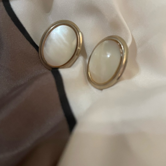 Elegant stainless steel and Cream Earrings - Picture 3 of 5